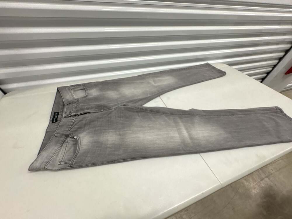 Tony Hawk - Picture 4 of 6